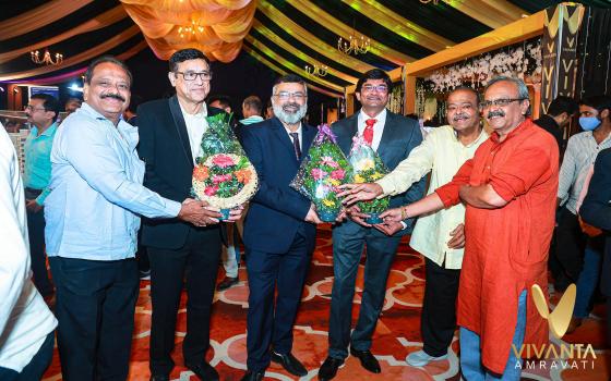 Vivanta-Director-Mr-Pramod-Rathod-Receiving-Receiving-Best-Wishes-On-The-Day-Of-Vivanta-The-Infinity-Commercial-Shops-and-Showrooms-Launching-Amravati